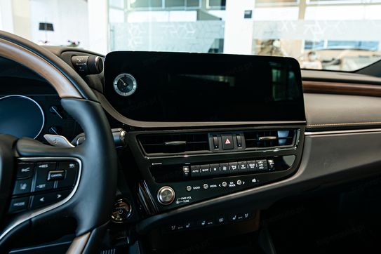 Lexus ES 300h Omotenashi