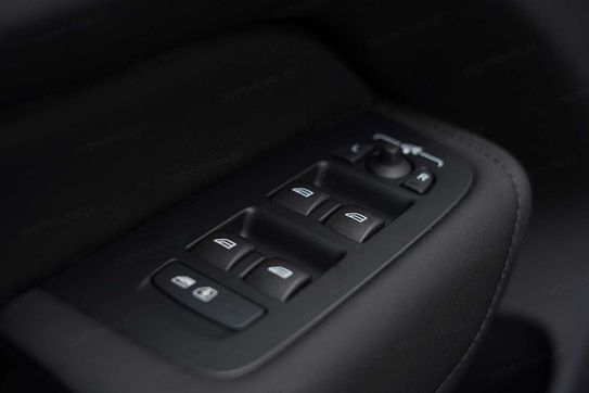 Volvo XC60 B5 AWD Plus Black Edition