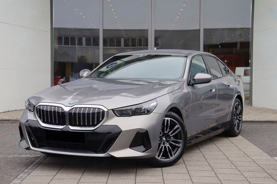 BMW Seria 5 550e xDrive M Sport