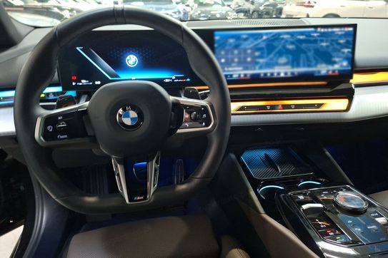 BMW Seria 5 520i mHEV aut