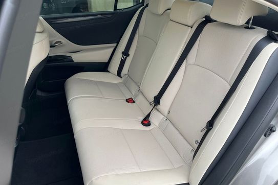 Lexus ES 300h Business Edition