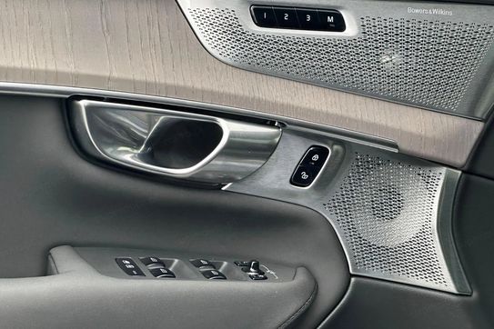 Volvo XC90 T8 AWD Plug-In Hybrid Ultra Dark 7os