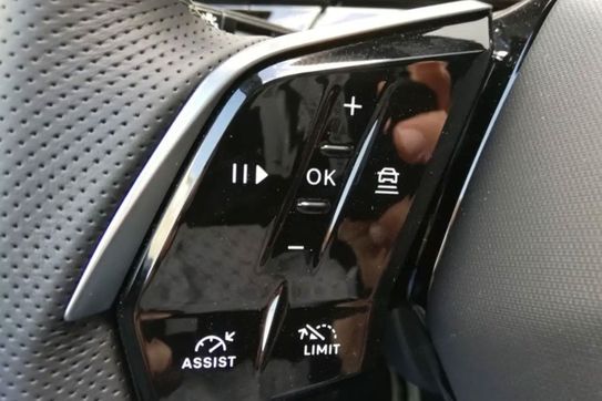 Peugeot 5008 GT 1.2 mHEV e-DCS6