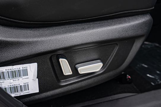 JAC JS8 PRO 1.5 T-GDI 7 DCT 6os.