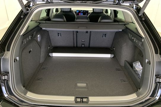 Volkswagen Passat Elegance 1.5 eTSI DSG6