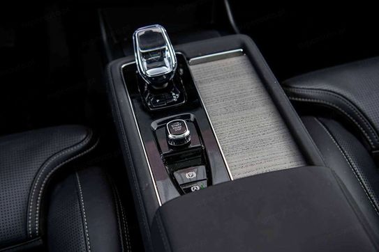 Volvo XC90 T8 AWD Plug-In Hybrid Ultra Dark