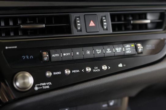 Lexus ES 300h F Sport Design