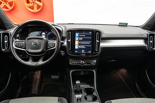 Volvo XC40 T3 Momentum Pro