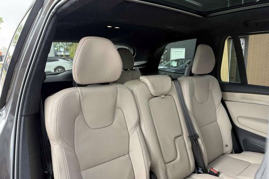 Volvo XC90 B5 AWD Ultra Dark