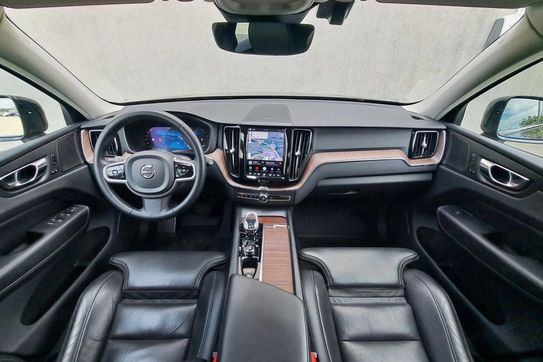 Volvo XC60 B5 D AWD Plus Dark aut