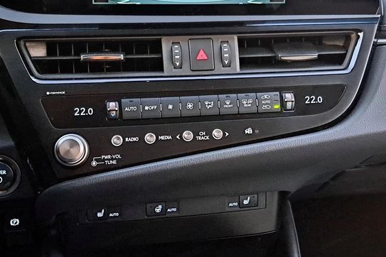 Lexus ES 300h Business Edition