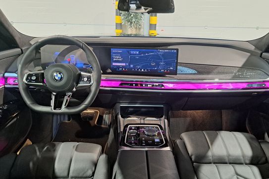 BMW Seria 7 740d xDrive Nero Lusso Edition