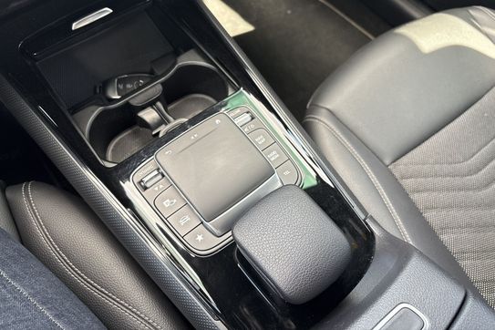 Mercedes GLB 200