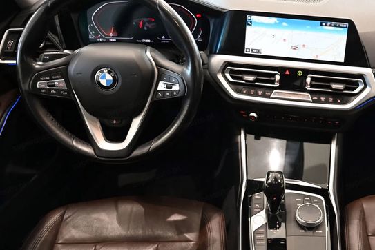BMW Seria 3 320d xDrive Luxury Line aut