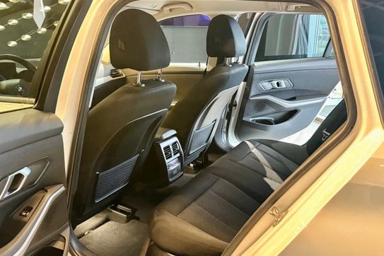 BMW Seria 3 318i Advantage aut