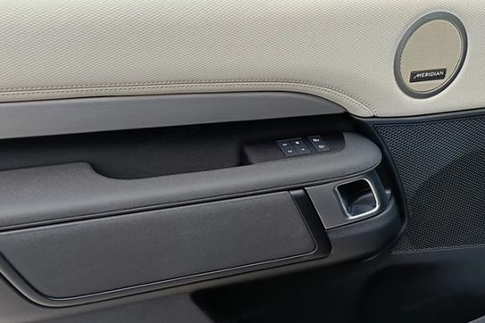 Land Rover Discovery V D250  S