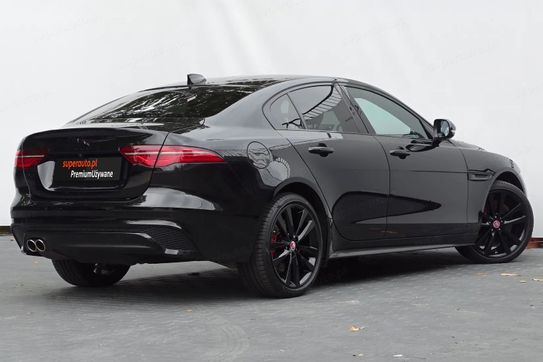 Jaguar XE 2.0 D200 AWD R-Dynamic Black