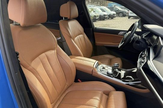BMW X7 M50i