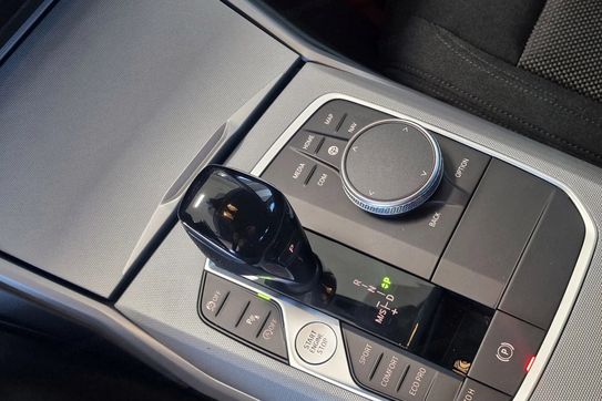 BMW Seria 3 318i Advantage aut