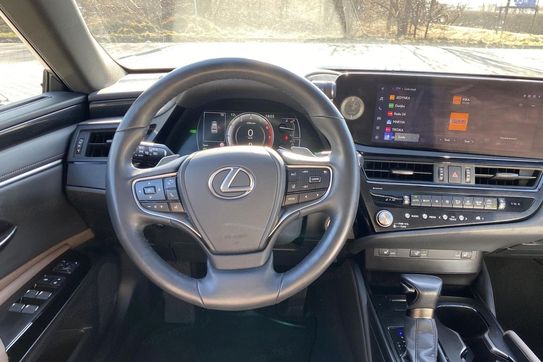 Lexus ES 300h F Sport Design