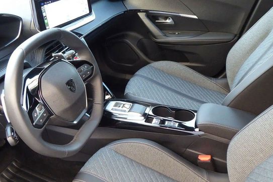 Peugeot 2008 Allure e-DCS 1.2 mHEV