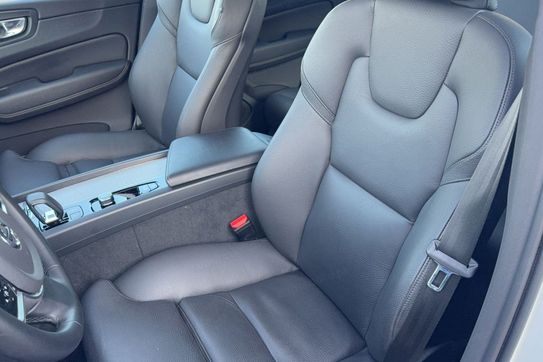 Volvo XC60 B5 B AWD Plus Dark aut