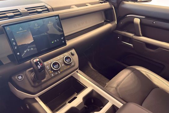 Land Rover Defender 130 3.0 D300 mHEV X-Dynamic SE