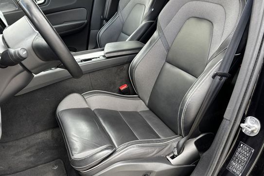 Volvo XC60 B4 D AWD Plus Dark