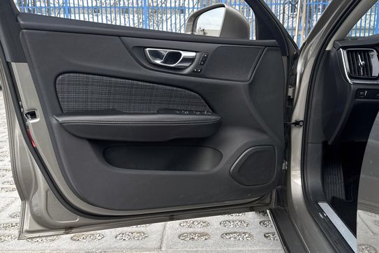 Volvo V60 B3 B Momentum Pro