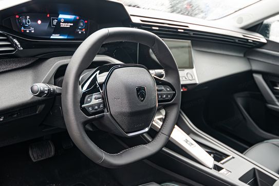 Peugeot 408 Allure e-DCS 1.2 mHEV