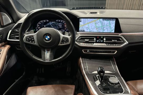 BMW X5 M50i