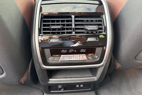 BMW X5 M60i