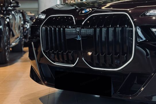 BMW Seria 7 740d xDrive Nero Lusso Edition