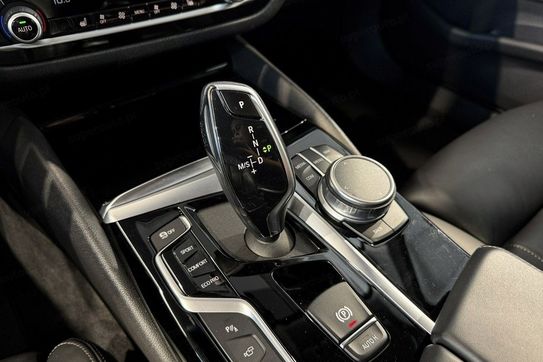 BMW Seria 5 Touring 530i xDrive Sport Line