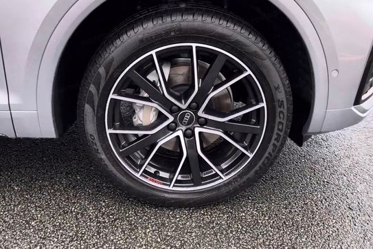 Audi Q5 55 TFSI e quattro S Line