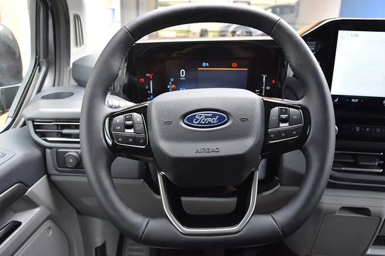 Ford Tourneo Custom 320 L2H1 Titanium A8