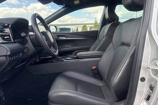 Toyota Camry 2.5 Hybrid Dynamic Force Prestige e-CVT