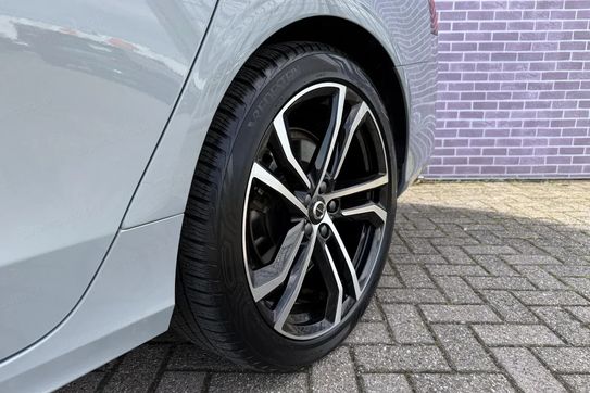 Volvo V90 T6 AWD Plug-In Hybrid Ultra Dark