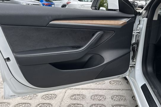 Tesla Model 3 RWD