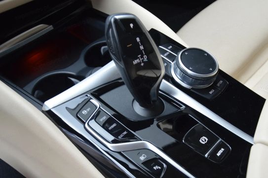 BMW Seria 5 530e sport-aut