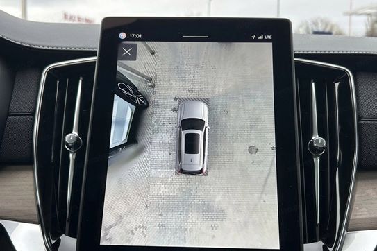 Volvo XC90 T8 AWD Plug-In Hybrid Plus Dark 7os