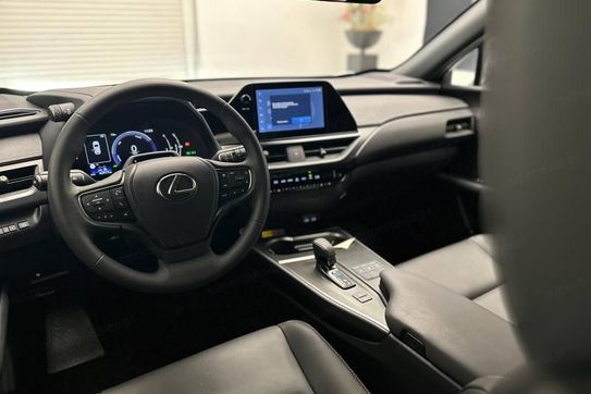 Lexus UX 300h F Sport Design Hybrid Dynamic Force