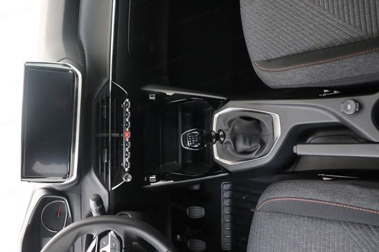 Peugeot 2008 STYLE 1.2 Turbo