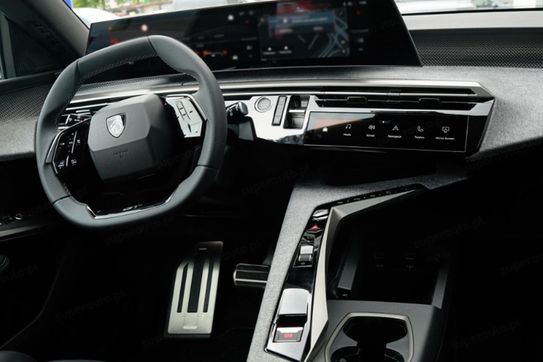 Peugeot 5008 GT 1.2 mHEV e-DCS6