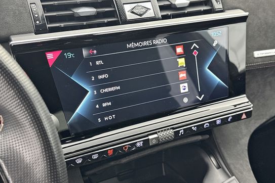 DS DS7 Performance Line 1.6 E-Tense Hybrid AT