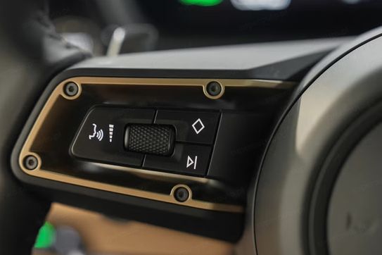 Porsche Cayenne Coupe E-Hybrid Black Edition