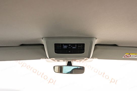 Volkswagen Caravelle T6.1 L2H1 AT