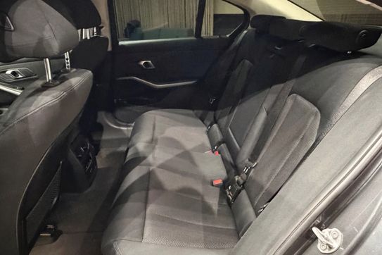 BMW Seria 3 330d xDrive Advantage