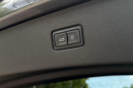 Audi A4 40 TFSI quattro S Line