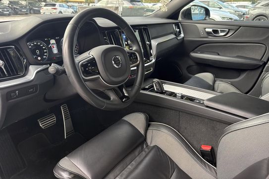 Volvo V60 B3 B R-Design